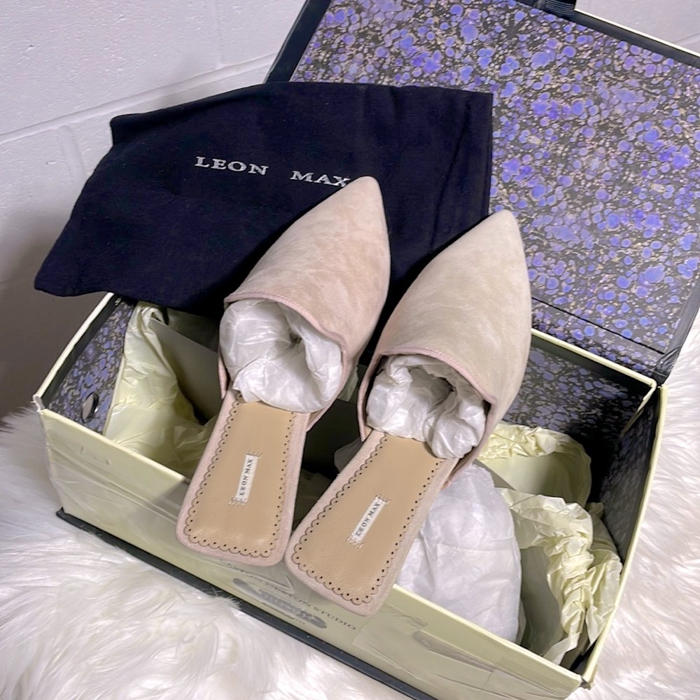 NIB Leon Max kid nude suede beige pink pointed toe slides nude pink size 6 NWT